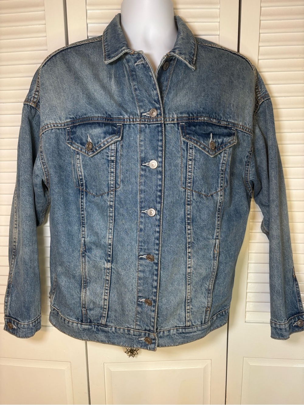 American Eagle Men’s Jean Jacket Size M Light Blue Denim Jacket